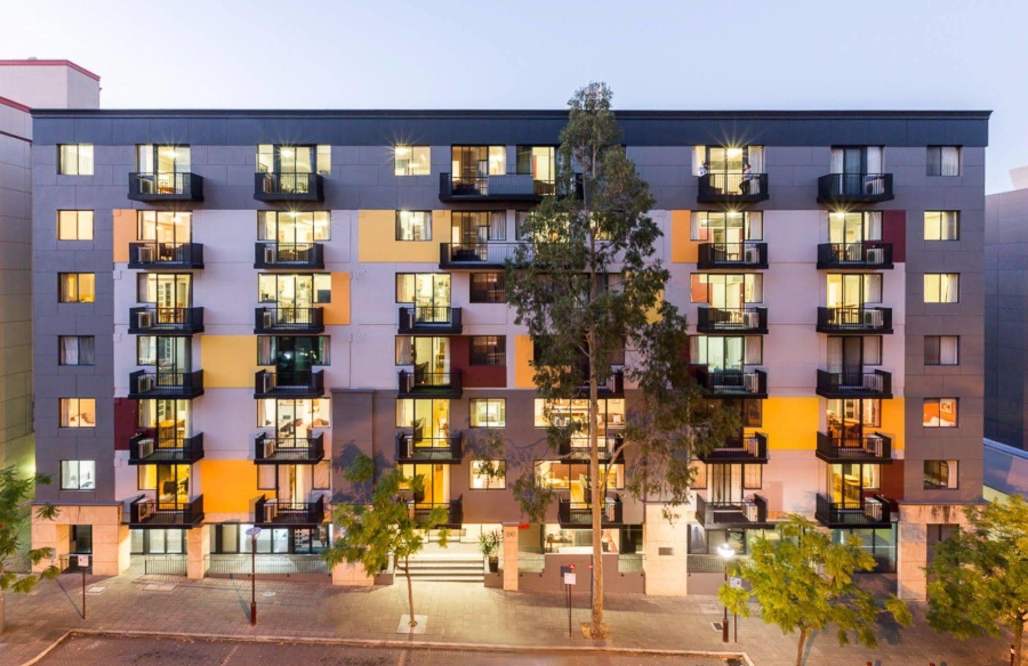 Mont Clare Boutique Apartments Perth Exterior photo